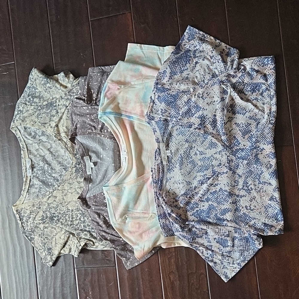 Nordstrom Socialite x4 V-Neck Slub Pocket Tees Various Snake Print & Tie-Dye - M